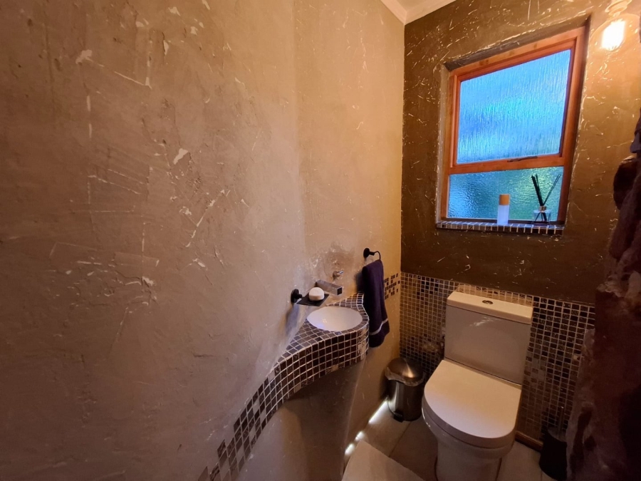 5 Bedroom Property for Sale in Protea Park North West